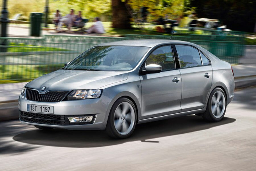 Управление Skoda Rapid оставляет ощущение солидности и уверенности в машине Сравниваем Skoda Rapid и Kia Rio